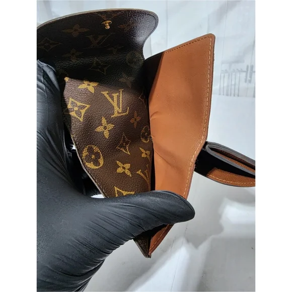 LOUIS VUITTON Monogram Helene Wallet Brown